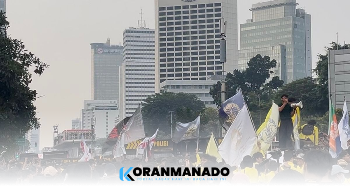 Humankind Ui Font BEM UI Lepas Almamater dalam Aksi Dua Tahun Prabowo Gibran